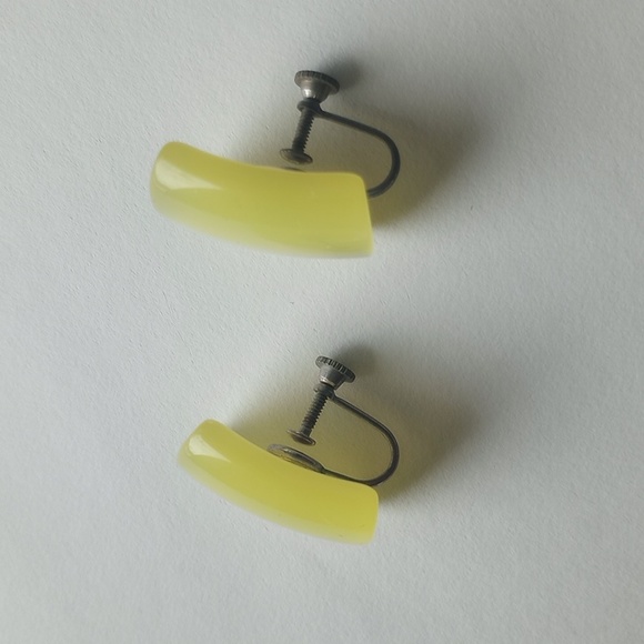 Luminous lemon moonglow rectangular clip-on earrings - Picture 2 of 6